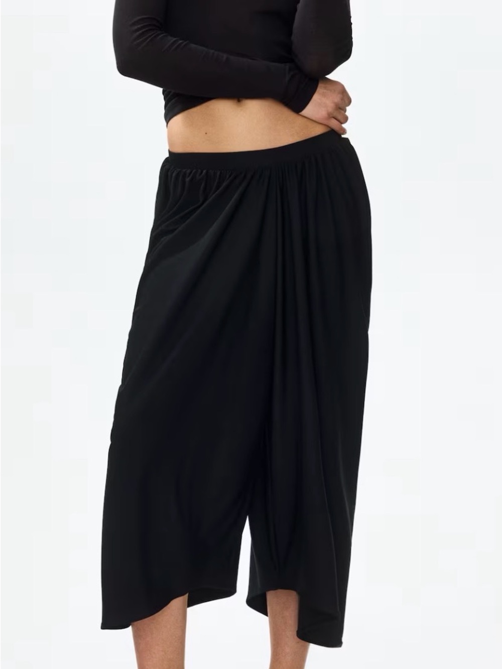 H&M Black Cropped Barrel-Leg Pants size L